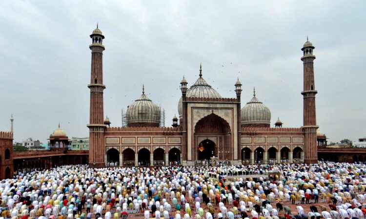 Uploaded to: دہلی جامع مسجد کے نئے شاہی امام کی تاجپوشی، سید شعبان بخاری بنے 14 ویں شاہی امام!