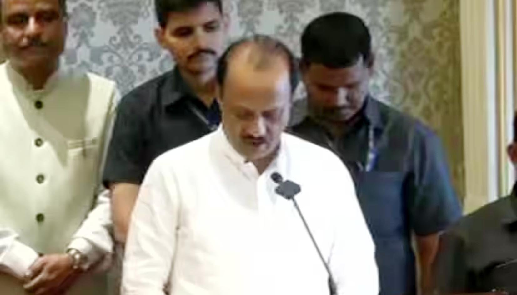 اجیت پوار کو گھوٹالہ میں کلین چٹ پر ادھو گروپ کا طنز، ’بی جے پی میں شامل تمام ملزمان کو کلین چٹ دے دی گئی!‘