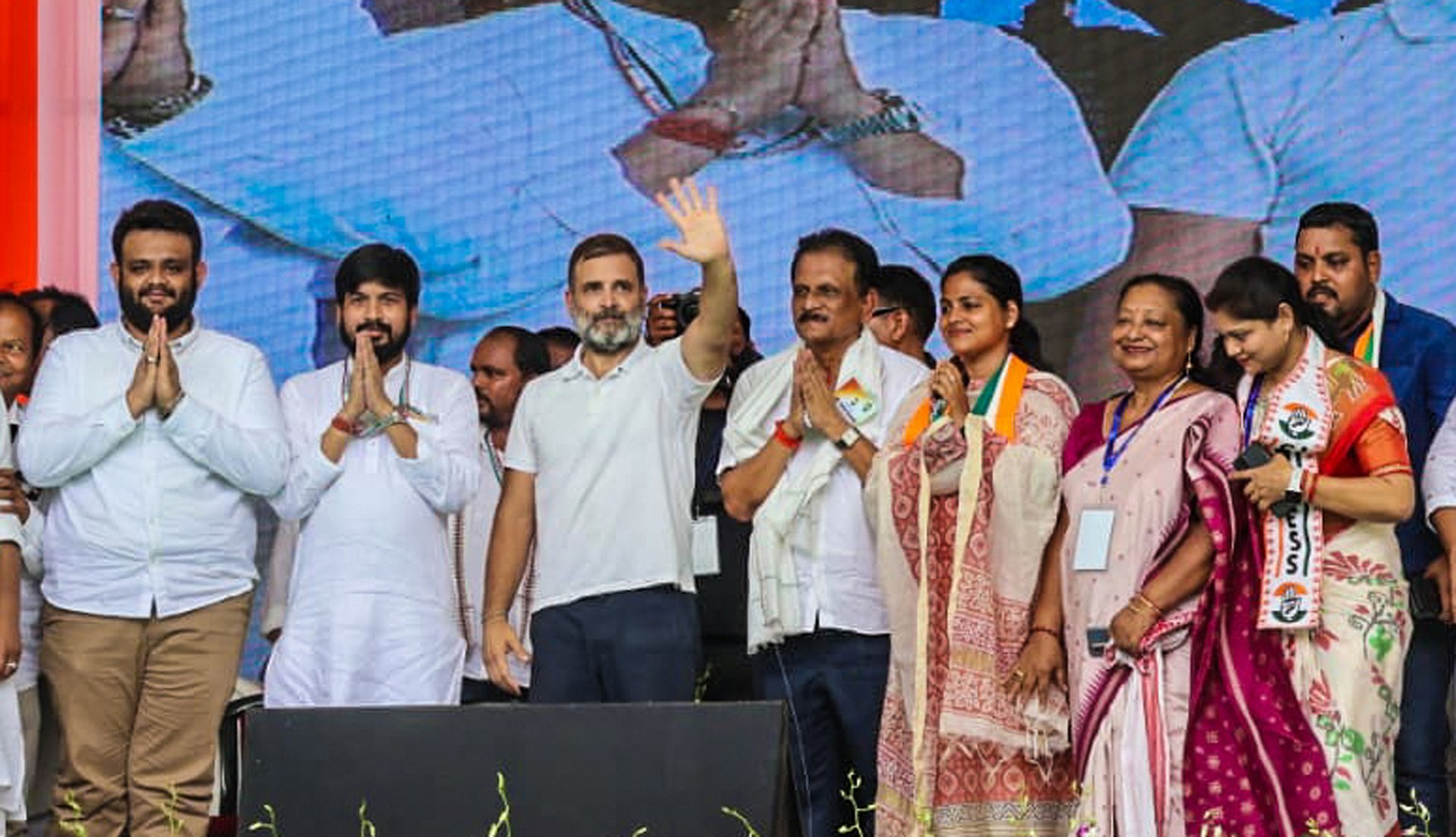 نوین پٹنائک چنندہ لوگوں کے لئے حکومت چلا رہے ہیں اور نریندر مودی ارب پتیوں کے لئے: راہل گاندھی