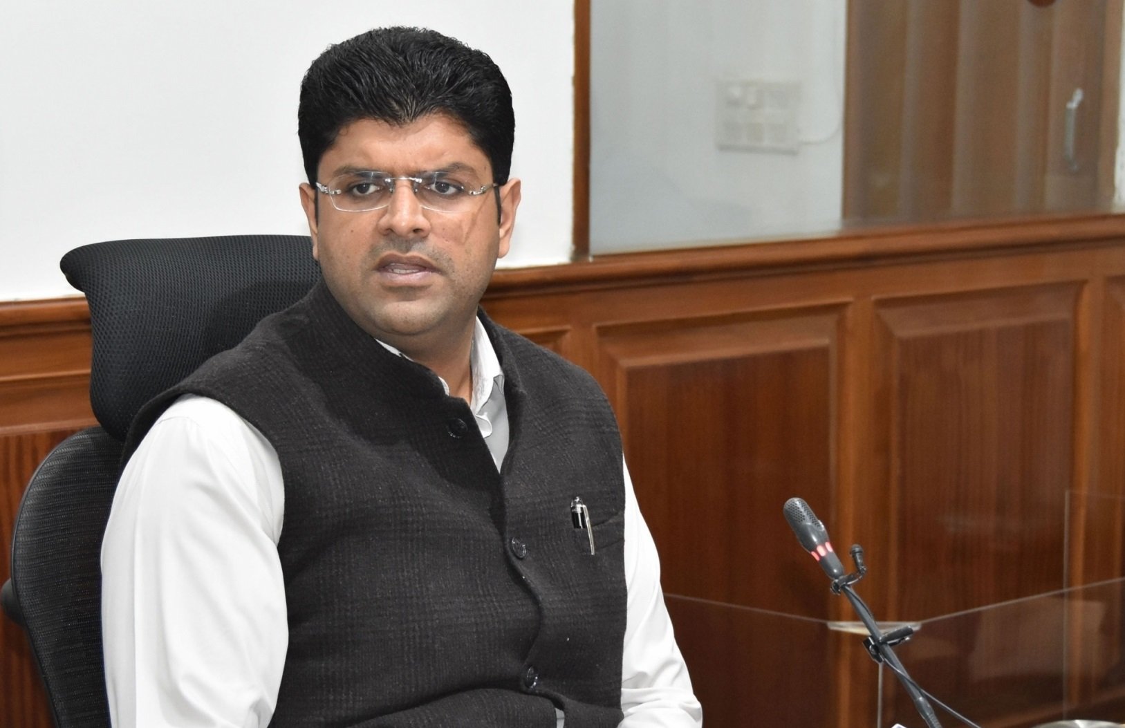 ہریانہ: دشینت چوٹالہ نے گورنر کے نام خط تحریر کیا، فلور ٹیسٹ کا مطالبہ