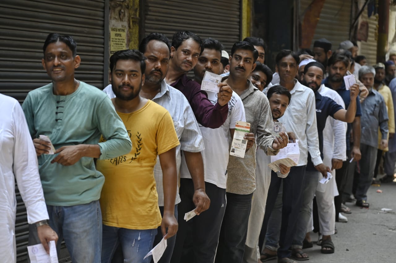 ’ہم نے تعلیم اور ملازمت کے لیے ووٹ دیا‘، دہلی میں خاتون ووٹرس اپنے بچوں کے مستقبل کو لے کر فکرمند!