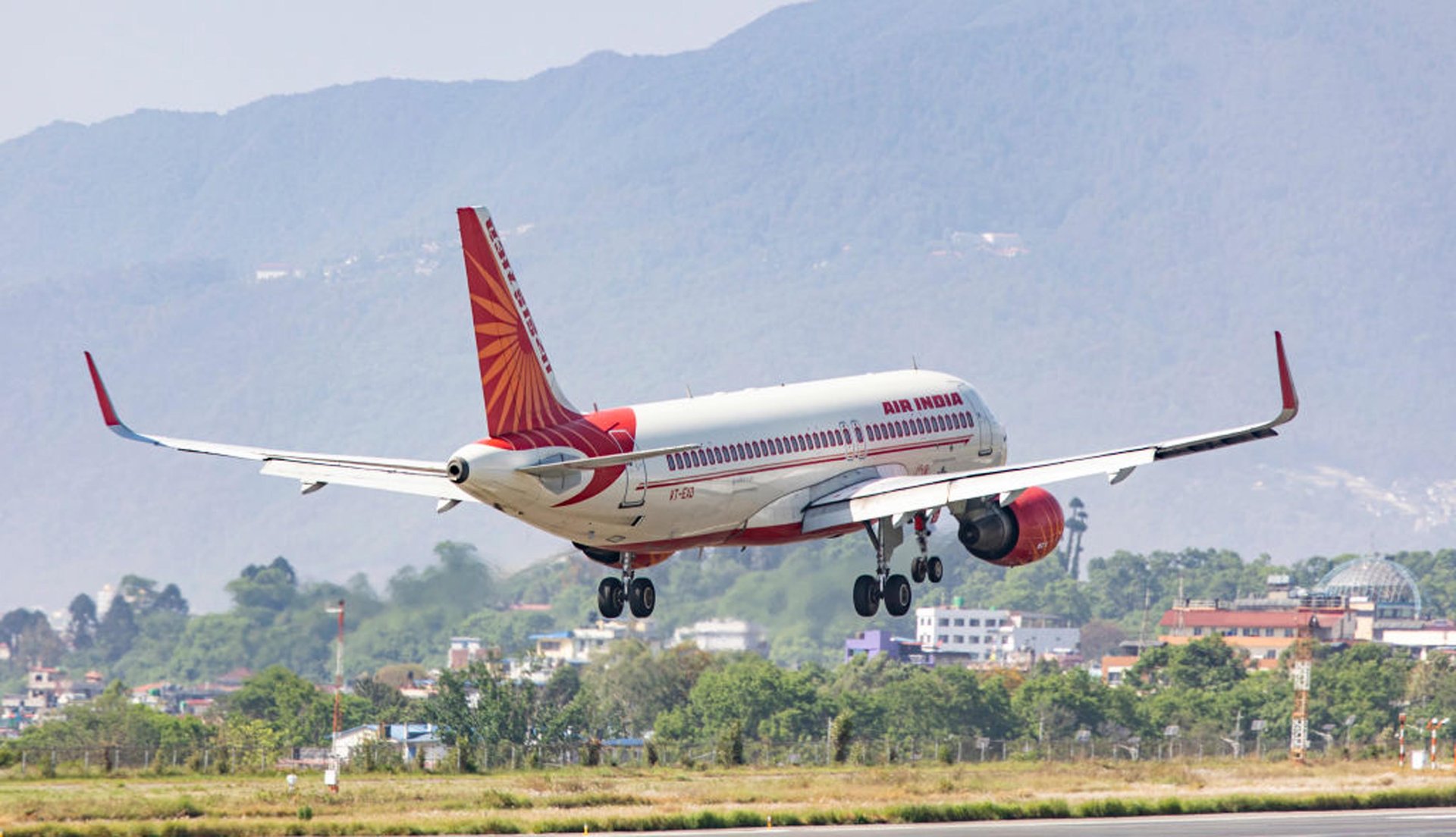 'ایئر انڈیا ایکسپریس' کی بیماری کی چھٹی پر جانے والے ملازمین کے خلاف کارروائی، برطرفی کے لیٹر سونپے گئے