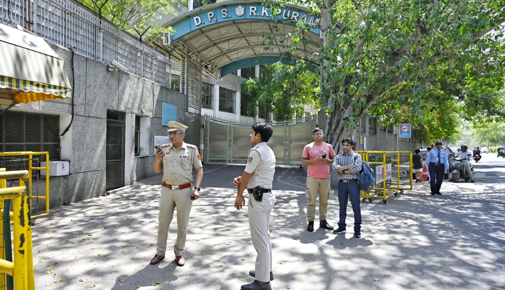 دہلی کے بعد احمد آباد میں بھی اسکولوں کو بم کی دھمکی بھرا ای-میل موصول، پولیس تحقیقات شروع