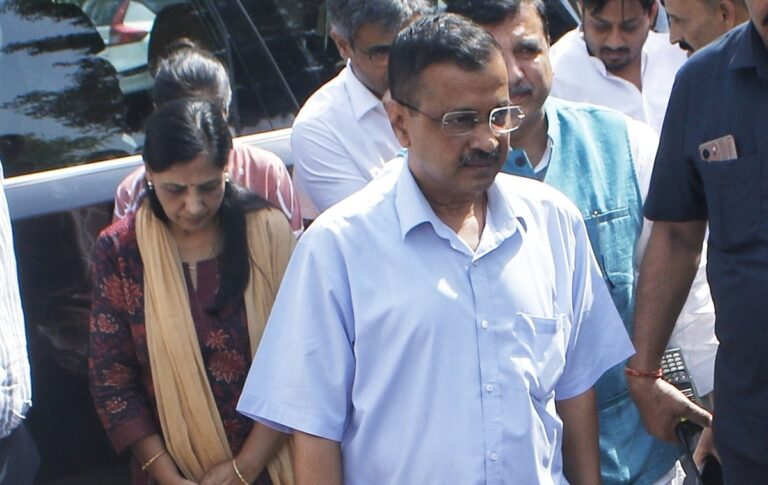 میرے طبی معائنے کے وقت میری اہلیہ موجود رہیں، عدالت میں کیجریوال کی درخواست