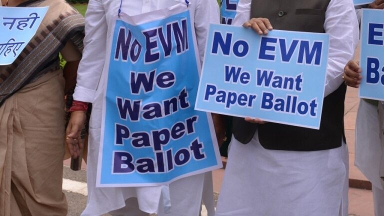 ممبئی: رکن پارلیمنٹ  وائیکر کے رشتہ دار پر ‘ای وی ایم کو ان لاک’ کرنے  کے الزام پر مقدمہ