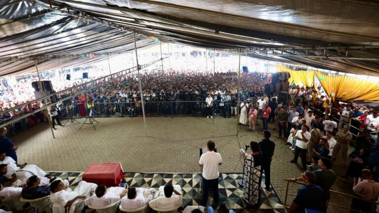 ’میں کشمکش میں ہوں، وائناڈ کا رکن پارلیمنٹ بنوں یا رائے بریلی کا‘، کیرالہ میں روڈ شو کے دوران راہل گاندھی کا خطاب