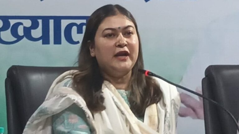 ’آپ نے صرف گالی نہیں دی، مجھے دھمکایا بھی‘، سینئر صحافی رجت شرما کے خلاف راگنی نایک نے کی پریس کانفرنس