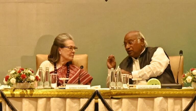 ’عوام نے ہم میں اعتماد ظاہر کر تاناشاہی طاقتوں کو سخت جواب دیا‘، سی ڈبلیو سی کی میٹنگ سے کھڑگے کا خطاب