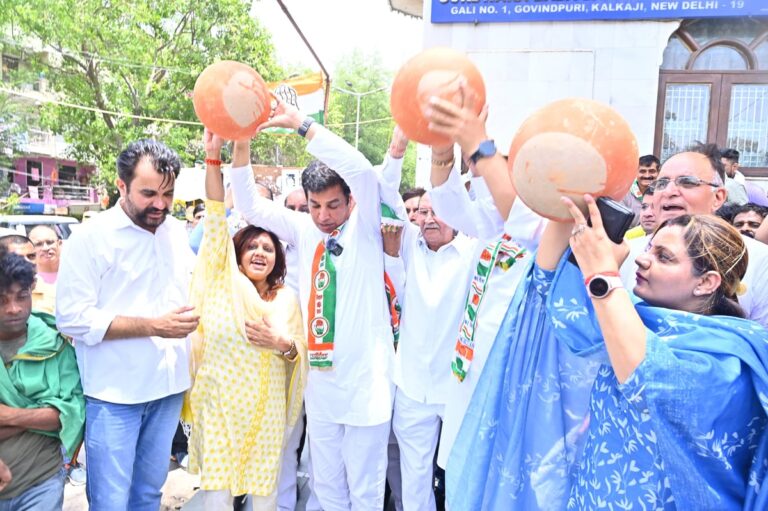 دہلی میں ’پانی کی قلت‘ کے خلاف مٹکا پھوڑ احتجاج، سبھی 280 بلاکوں میں کانگریس نے کیا مظاہرہ