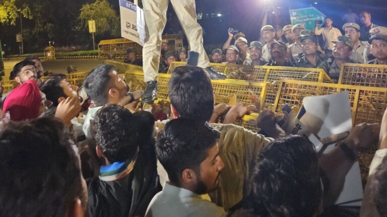 طلبا تنظیم این ایس یو آئی نے نیٹ کا امتحان دوبارہ کرانے کا کیا مطالبہ، این ٹی اے پر فوری پابندی لگانے کی اپیل