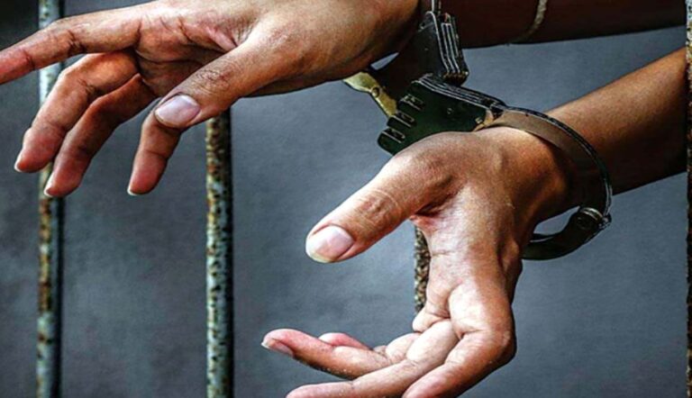 عصمت دری کے الزام میں ماروتی بابا نامی ’کھتا واچک‘ گرفتار، شاگرد مفرور