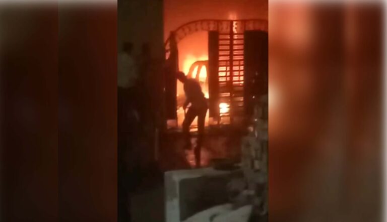 غازی آباد میں 3 منزلہ عمارت میں خوفناک آتشزدگی، 2 بچوں سمیت 5 افراد جاں بحق