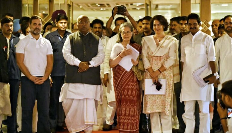 راہل گاندھی کو اپوزیشن لیڈر بنانے پر سی ڈبلیو سی میں قرارداد منظور، جلد کیا جائے گا فیصلہ