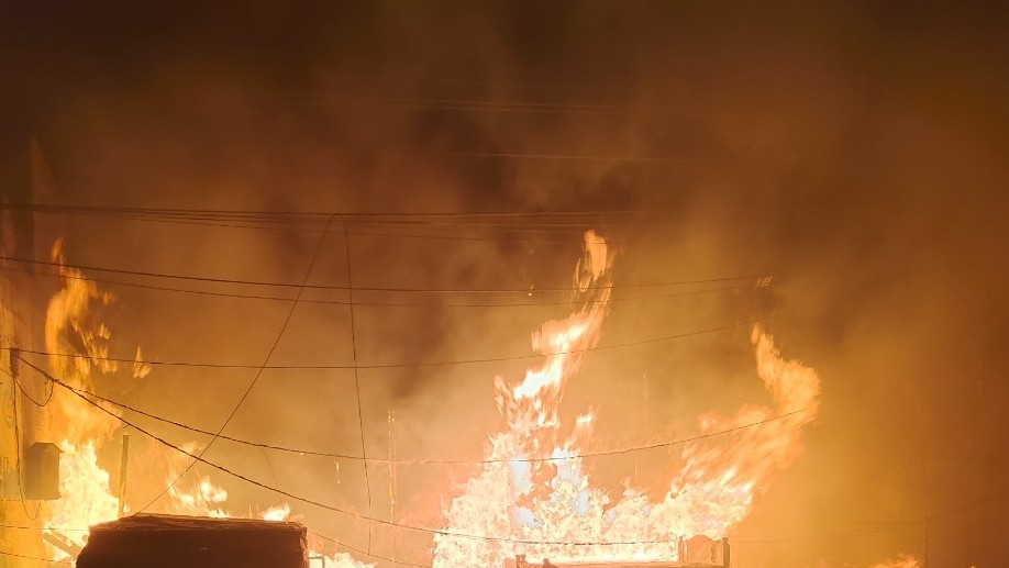 نریندر مودی کی حلف برداری کا جشن، آتش بازی سے پارٹی کے دفتر میں ہی آگ لگ گئی