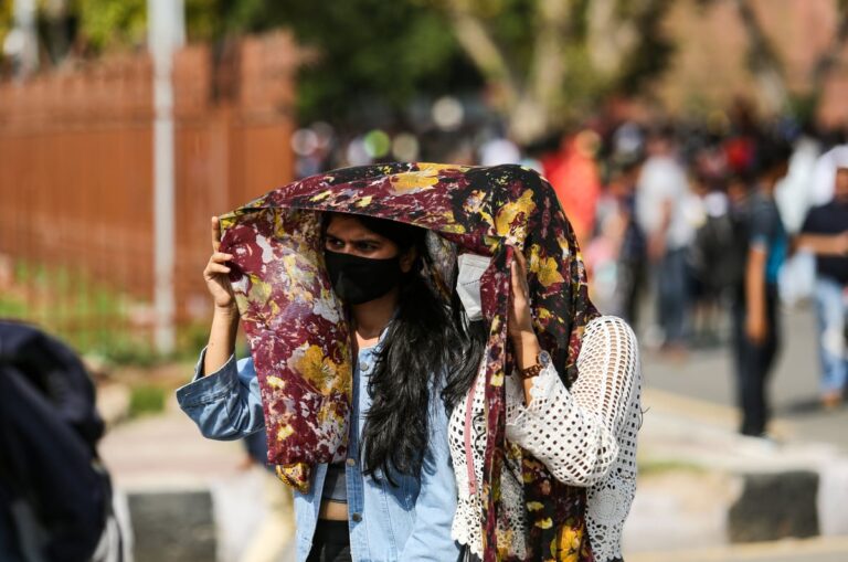دہلی میں شدید گرمی: دن میں ہی نہیں رات میں بھی گرمی کی لہر، گھر سے باہر جانا مشکل