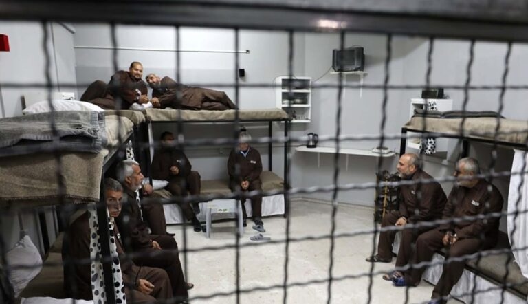 اسرائیلی جیلوں میں فلسطینی قیدیوں سے انسان سوز سلوک کے شواہد سامنے آ گئے