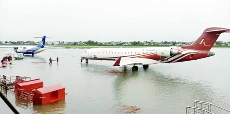 نیپال: مسلسل بارش کے باعث ملک بھر کے ہوائی اڈے بند