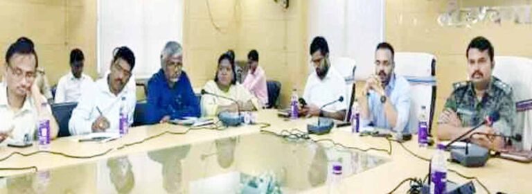 درگا پوجا کے منتظمین کو اپنے سوشل میڈیا گروپس کو کنٹرول میں رکھیں: لوہردگا ڈی سی