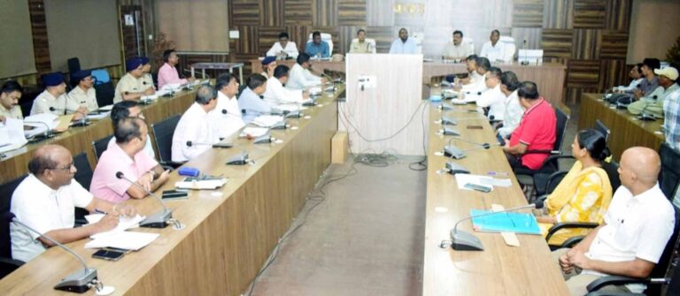 پاکوڑمیں درگا پوجا کے حوالے سے ضلعی سطح کی امن کمیٹی کا اجلاس