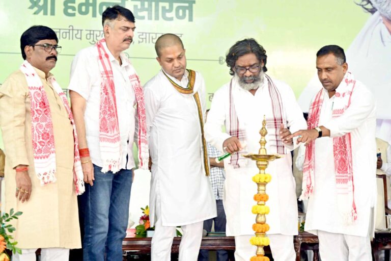 بوکارو کو 500 بستروں کا ہسپتال اور 50 میگا واٹ کا سولر پاور پلانٹ ملا