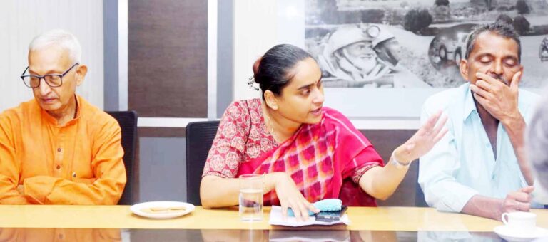 جھریا ایم ایل کی موجودگی میں ٹاٹا اسٹیل مینجمنٹ، جاما ڈوبا اور دیہی تحفظ کمیٹی کے ساتھ بجلی اور پانی جیسے مسائل پر بات چیت کی گئی