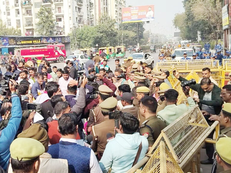 الہ آباد میں یو پی پی ایس سی کے گھیراؤمدنظرانتظامیہ الرٹ