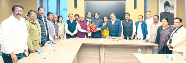 کے۔سی۔ وینوگوپال کے ساتھ جھارکھنڈ کانگریس کے وزراء اور اراکینِ اسمبلی کی میٹنگ